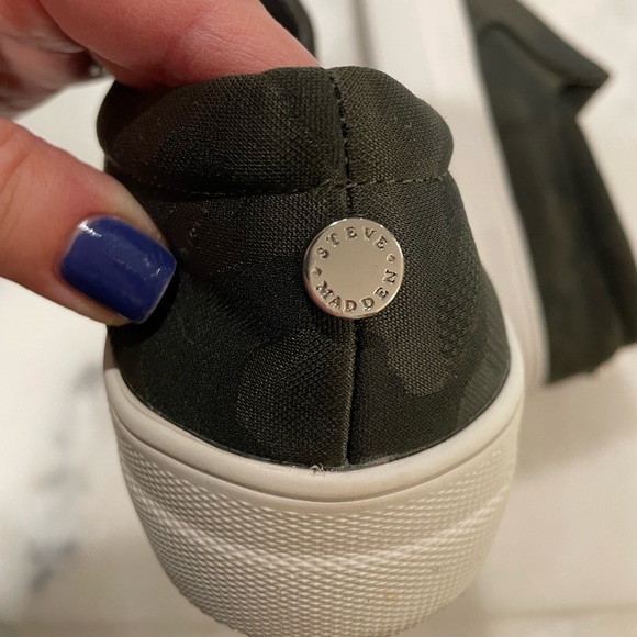 Excellent Condition Steve Madden Camo Slip On Sneakers. Worn once. - Picture 6 of 6